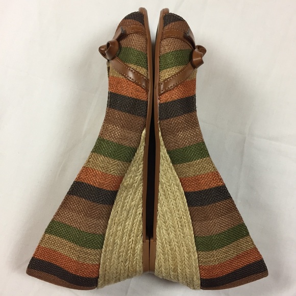 NWOT Canvas Multicolored Wedges - Picture 4 of 7